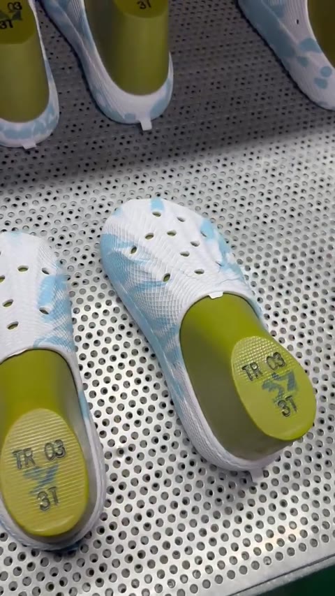 Review Chi Tiết Phom Dáng & Quai Hậu Dép Sục